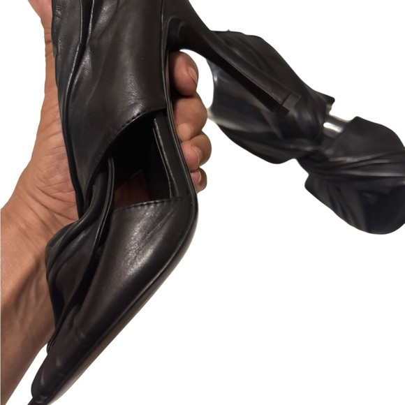 Vera Wang Lavender Heels Size 7.5 M Black Open Toe
Leather Zip Made In Italy - Picture 10 of 16